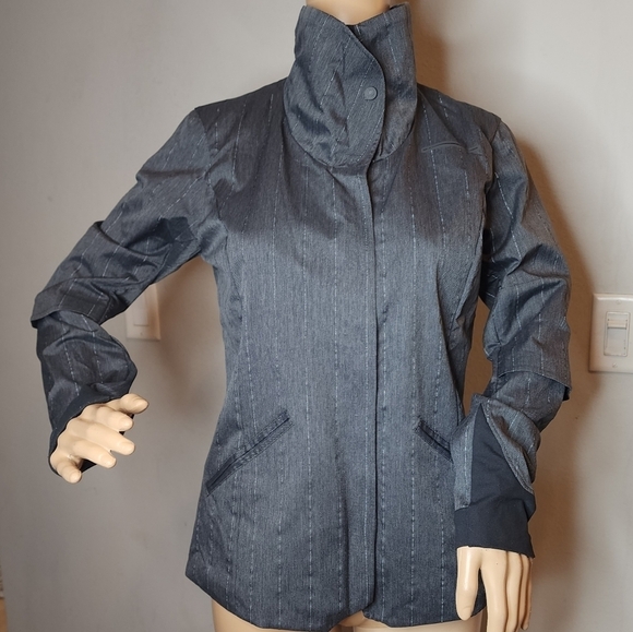 Brooks PureProject Shelter Womens Jacket Grey Herringbone. small. Reflective - Picture 5 of 16